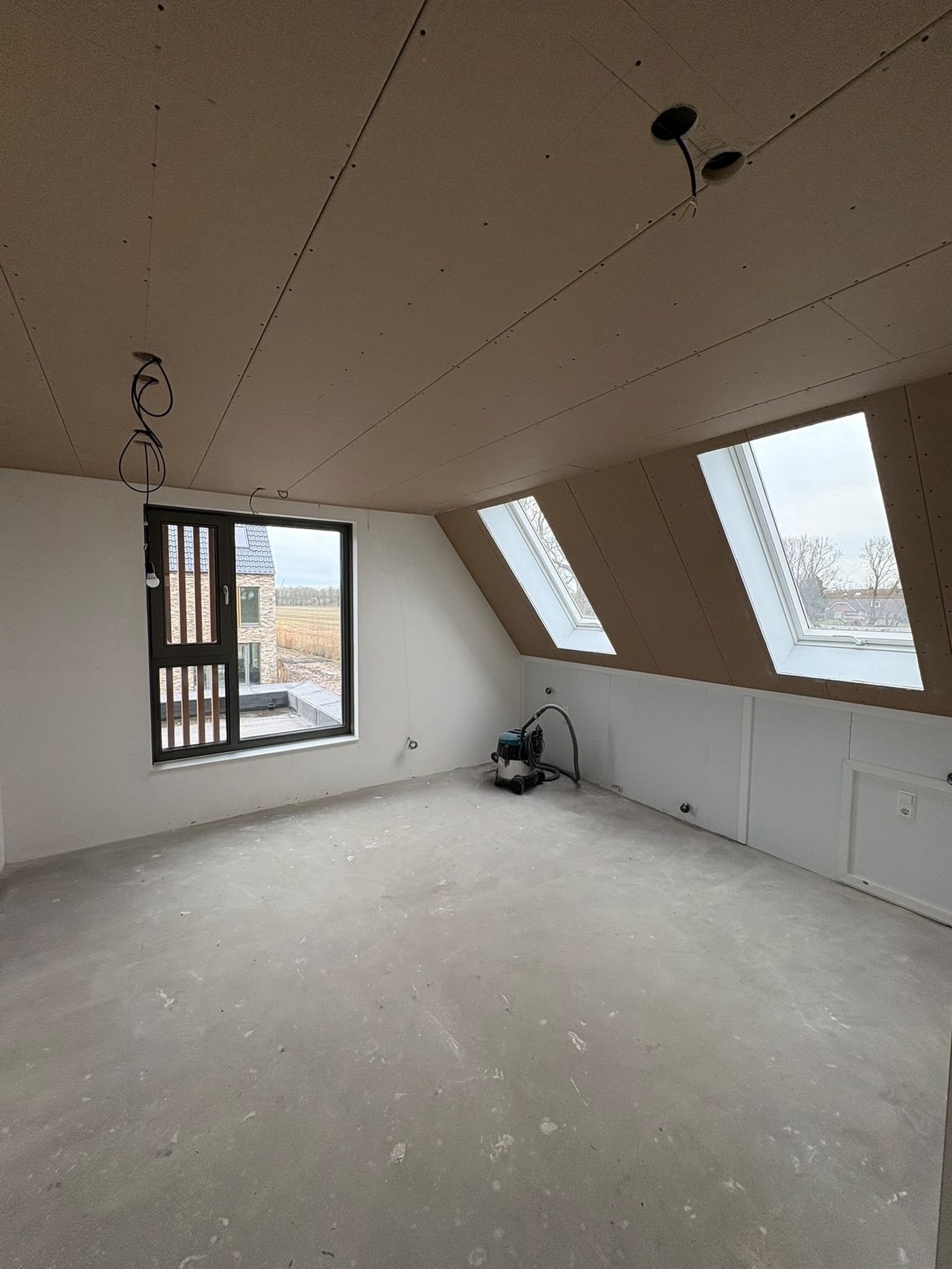 Dakkapel in aanbouw met dakramen